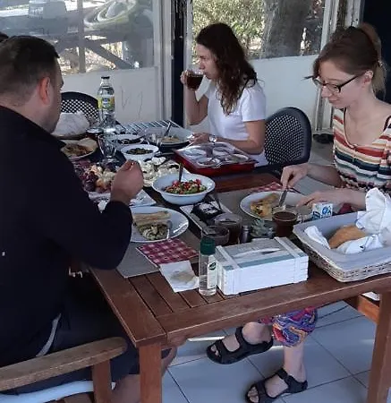 Friends Pension&camping Δωμάτια σε οικογενειακή κατοικία *