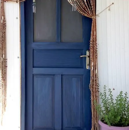 Δωμάτια σε οικογενειακή κατοικία Friends Pension&camping